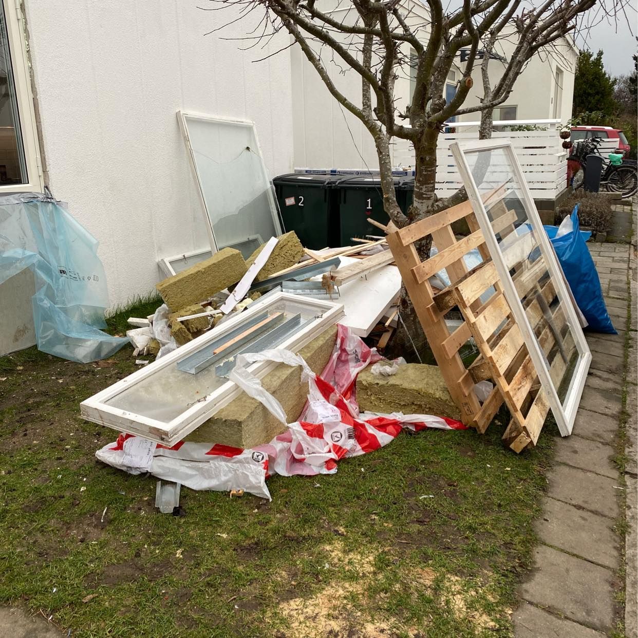 image of Skräp efter fönsterbyte - Lund