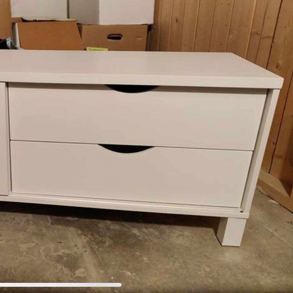image of Tv-bänk 140 cm - 