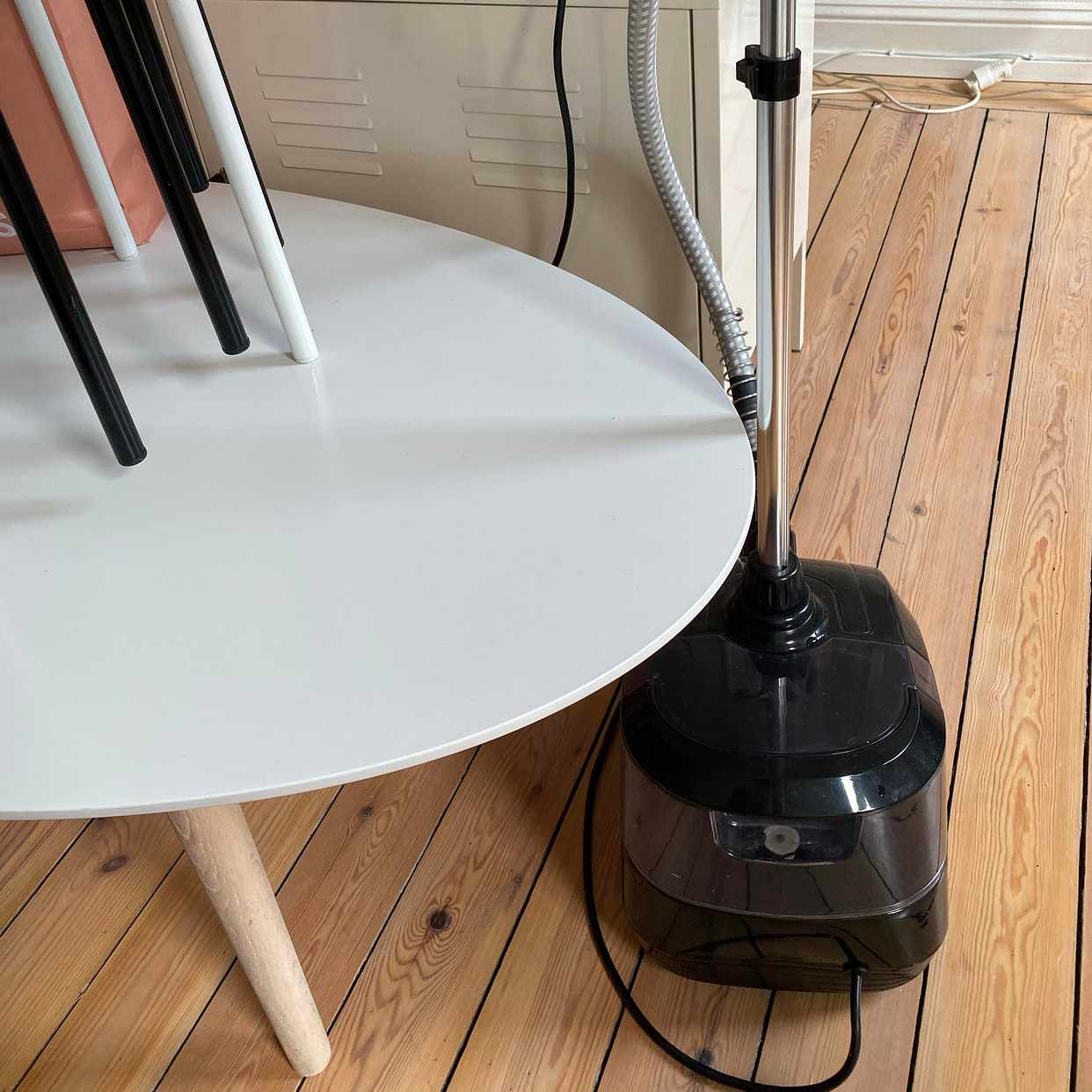 image of Bord, tv-bänk, pallar mm - Stockholm