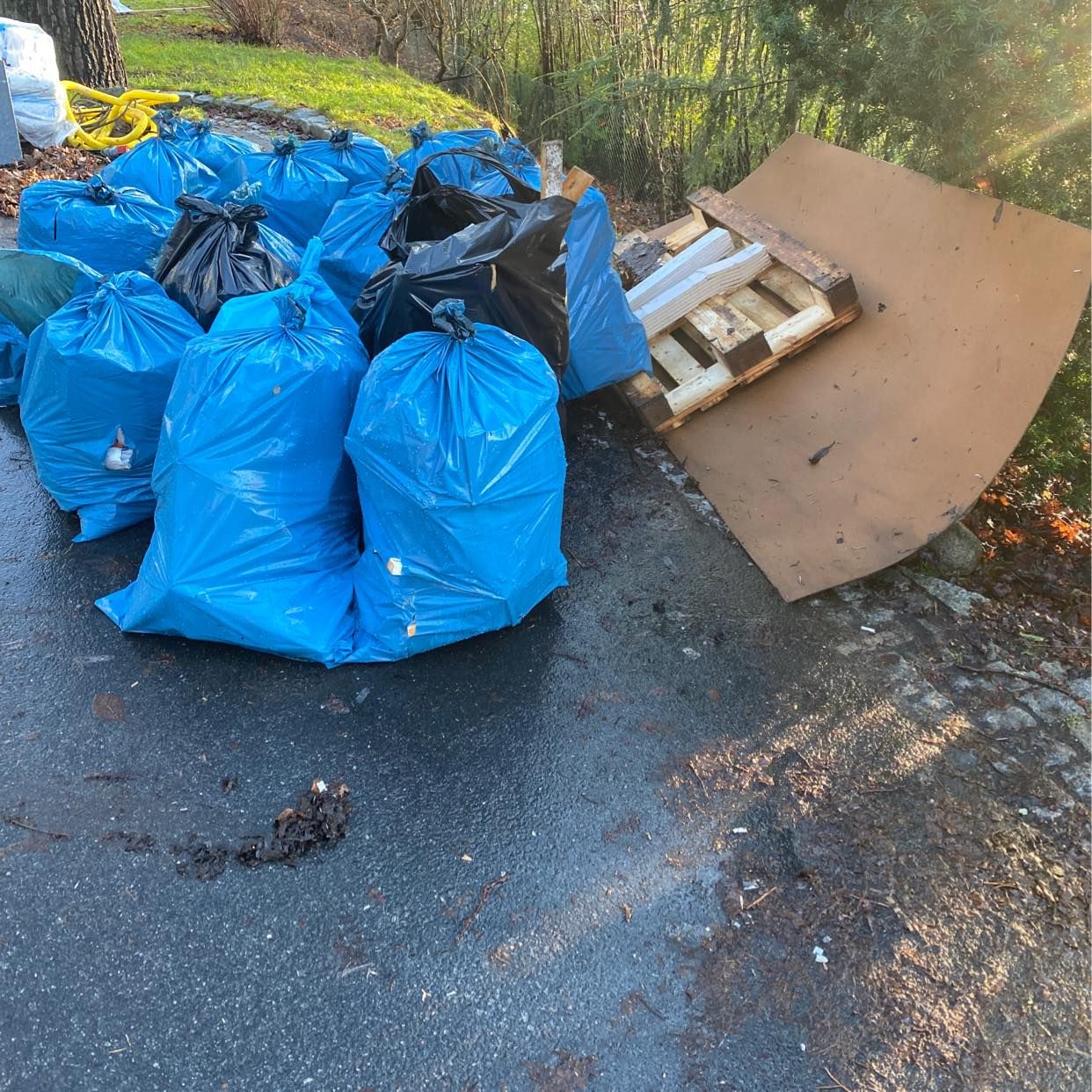 image of Säckar med emballage mm - Djursholm