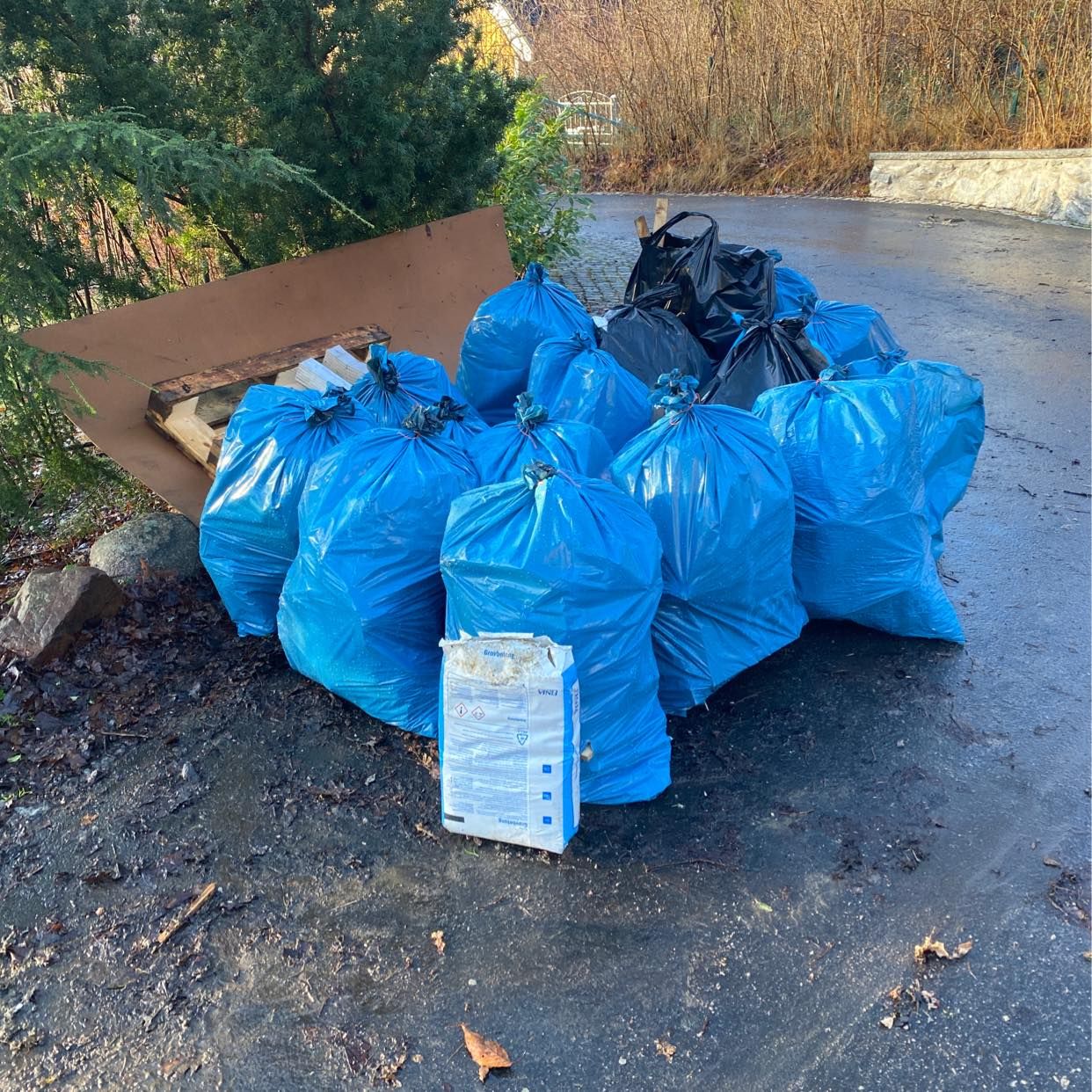 image of Säckar med emballage mm - Djursholm