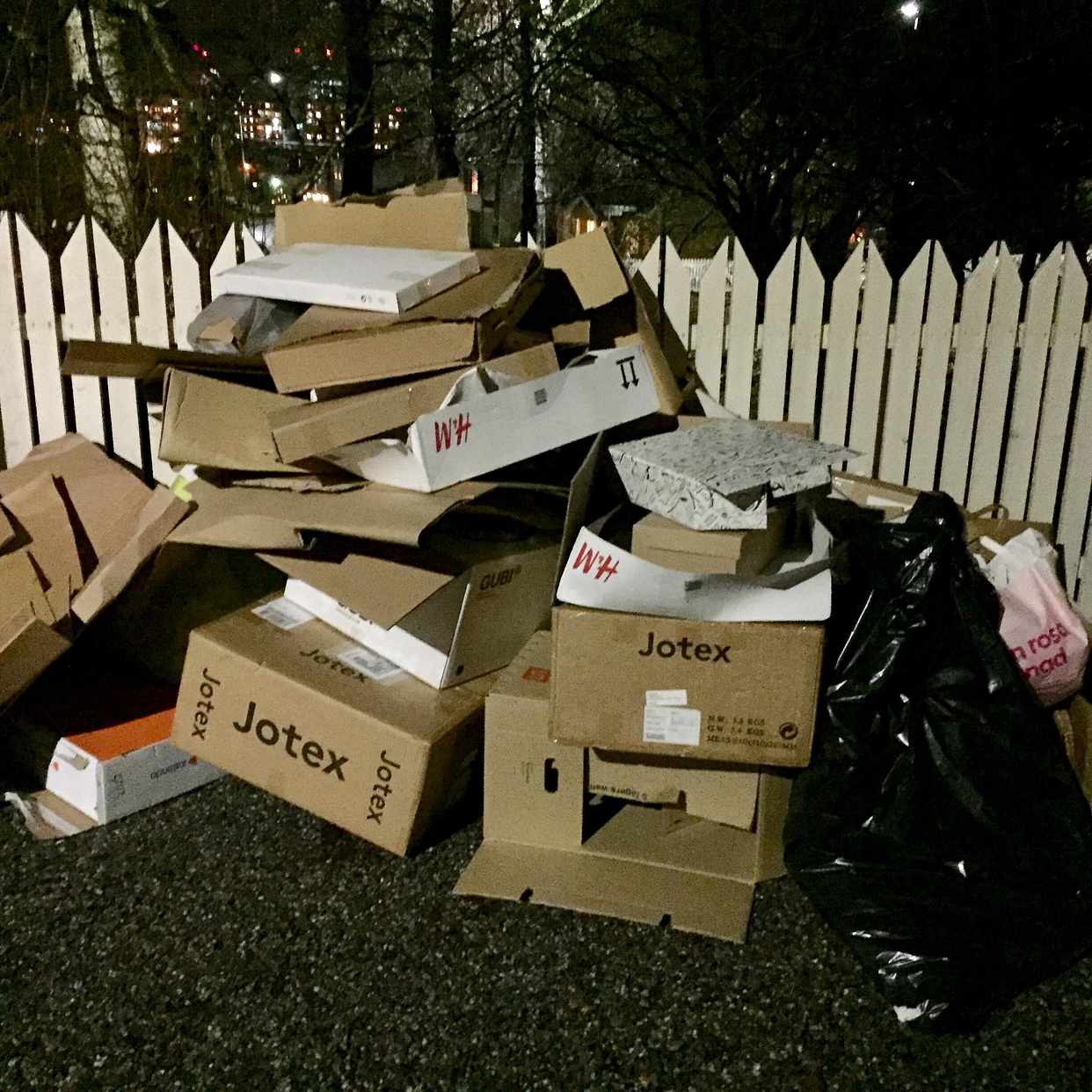 image of Kartonger samt lite plast - Sollentuna