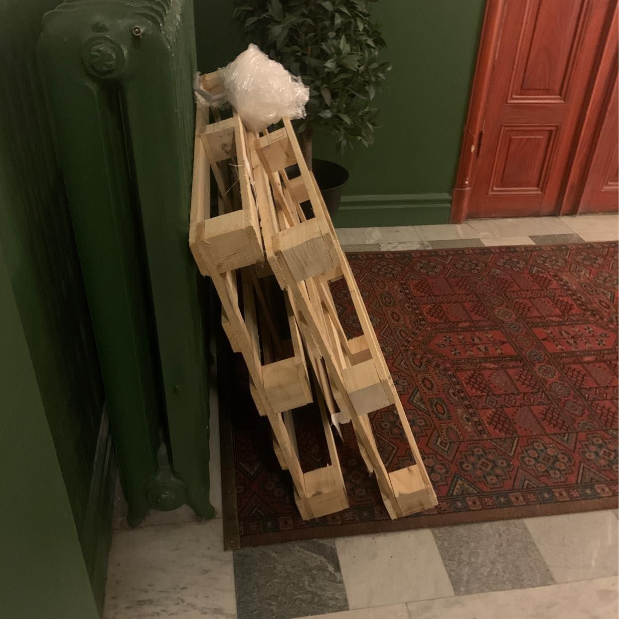 image of Emballage och 2 pallar - Stockholm
