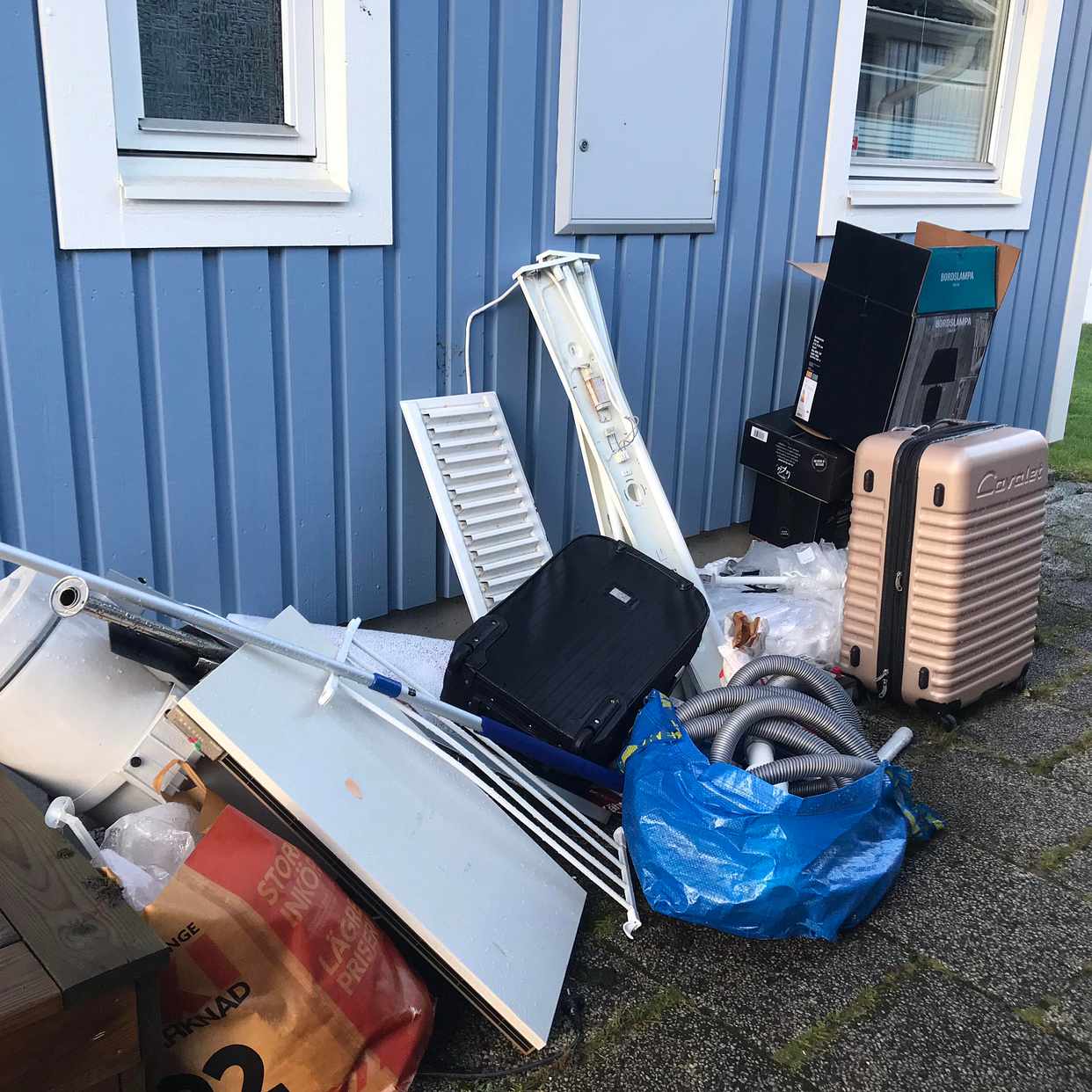 image of Kartong, elektronik, färg - Haninge