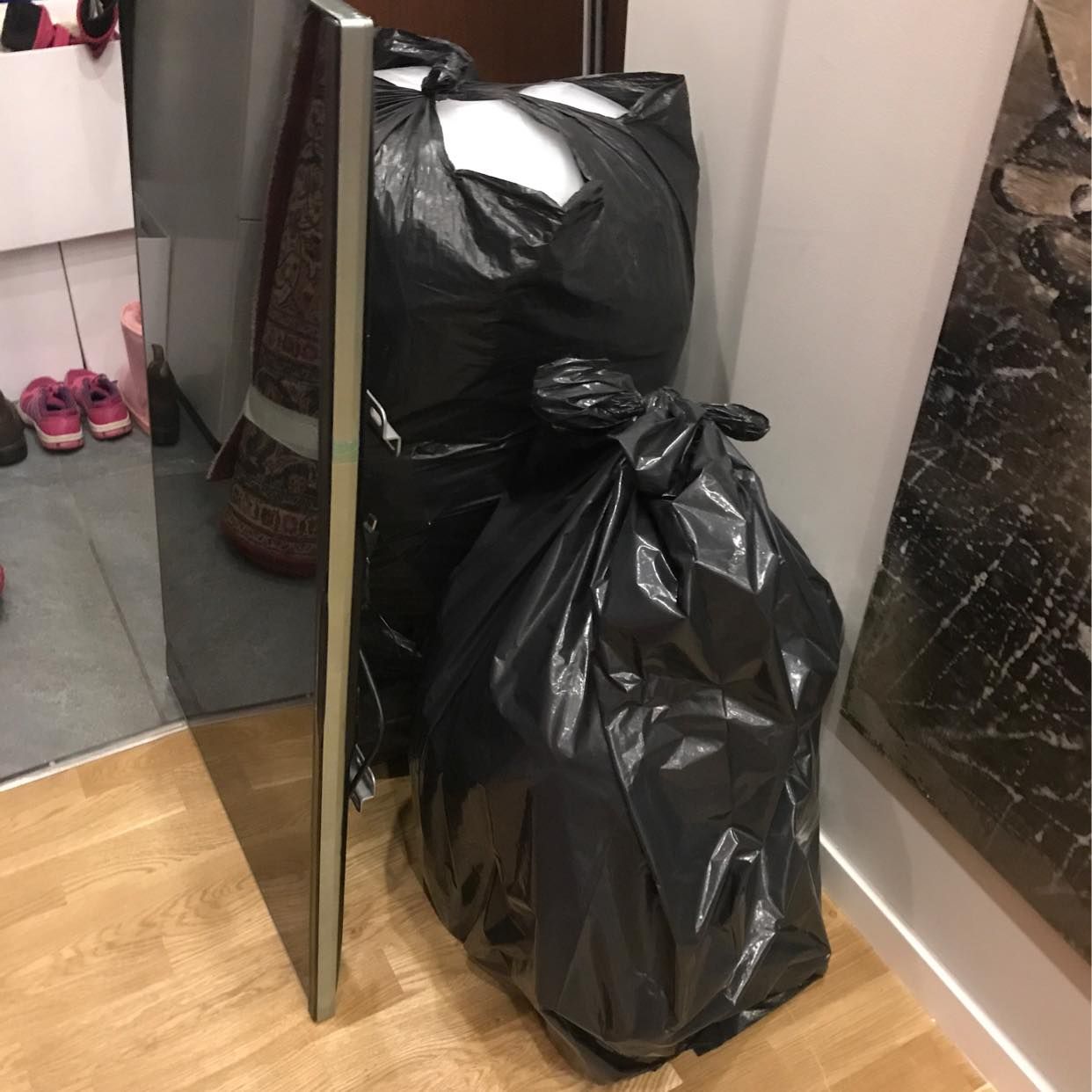 image of 2 säckar + tv - Stockholm