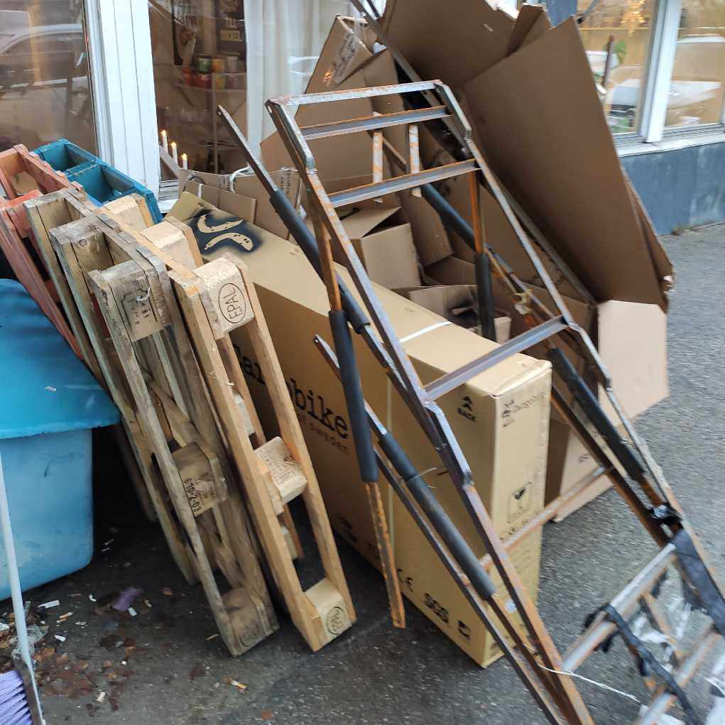 image of Kartonger stålprofiler - Sundbyberg
