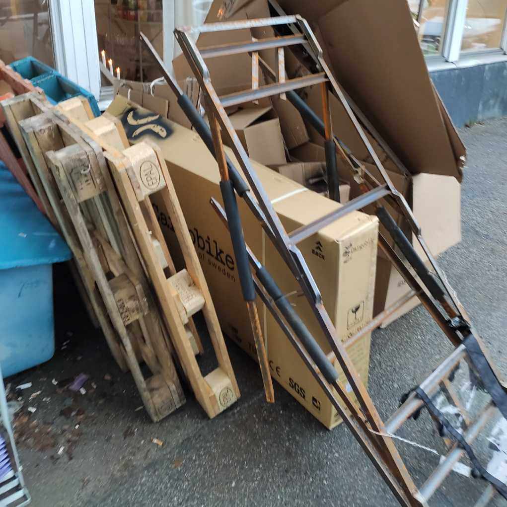 image of Kartonger stålprofiler - Sundbyberg