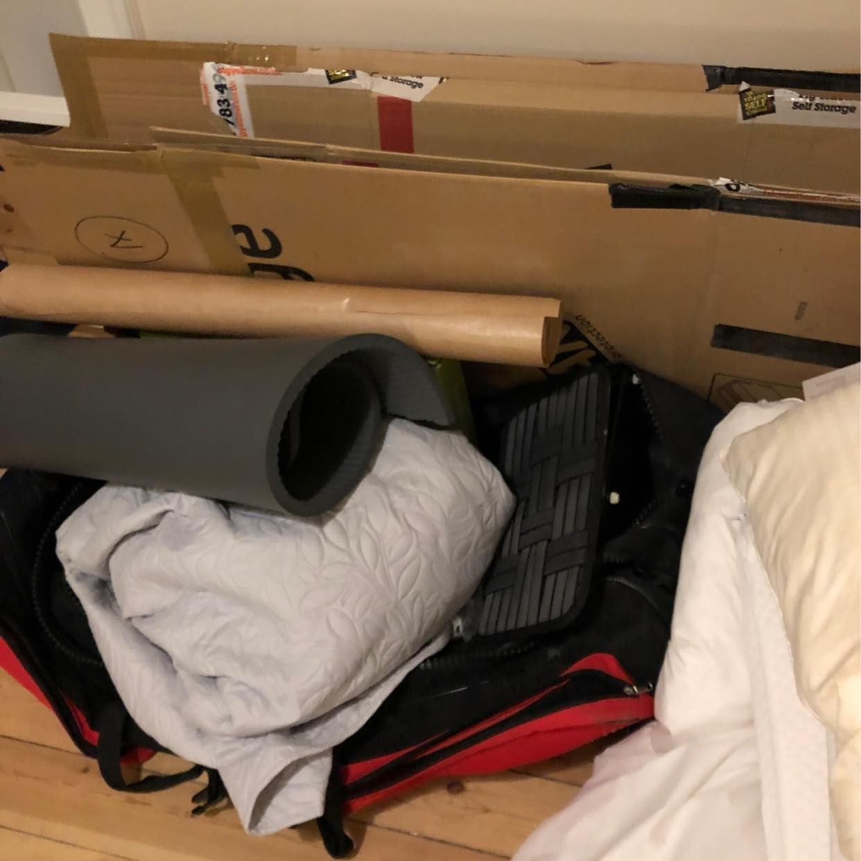 image of Boxes, bag, duvet, mirror - Stockholm