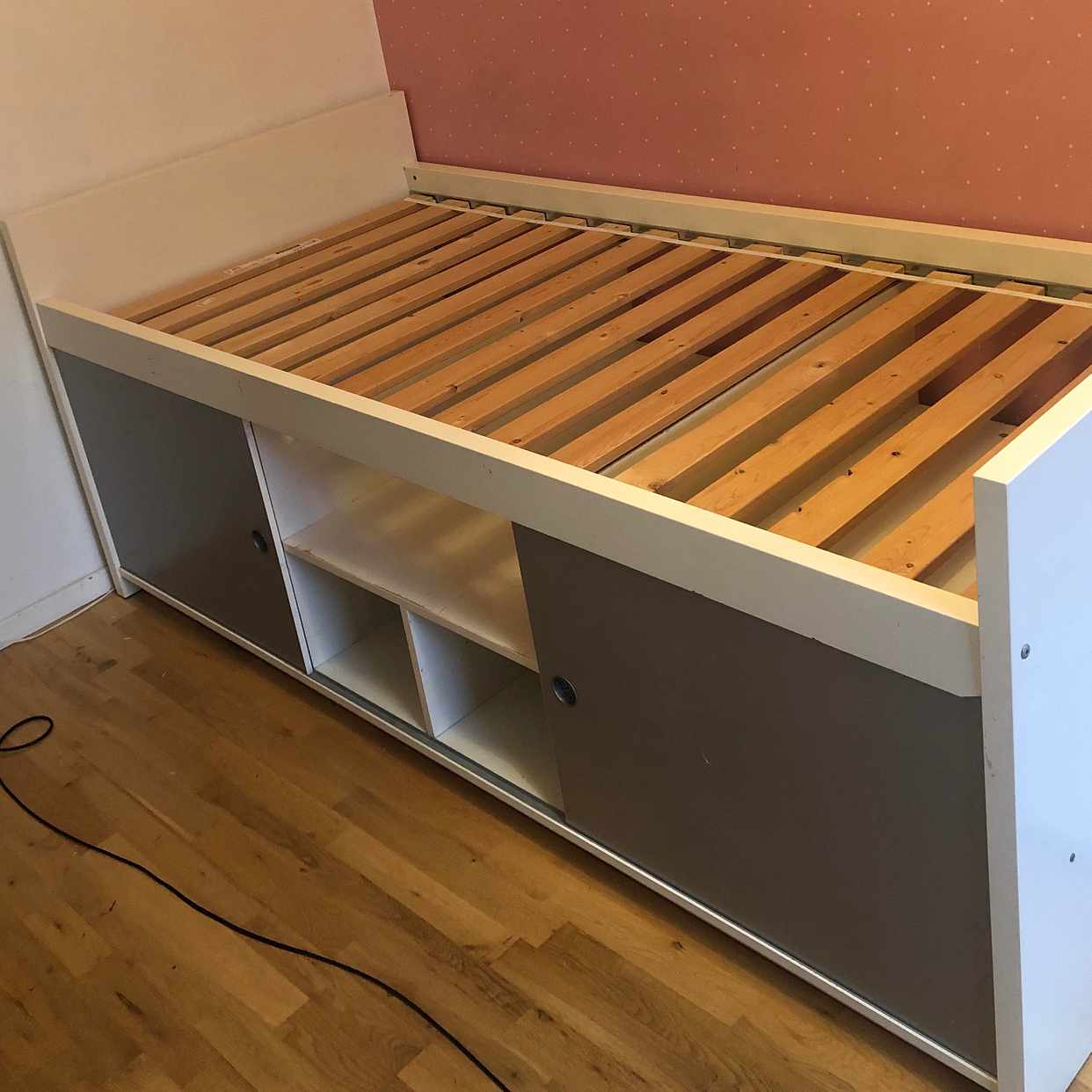 image of 90 cm säng med förvaring - Stockholms Stad