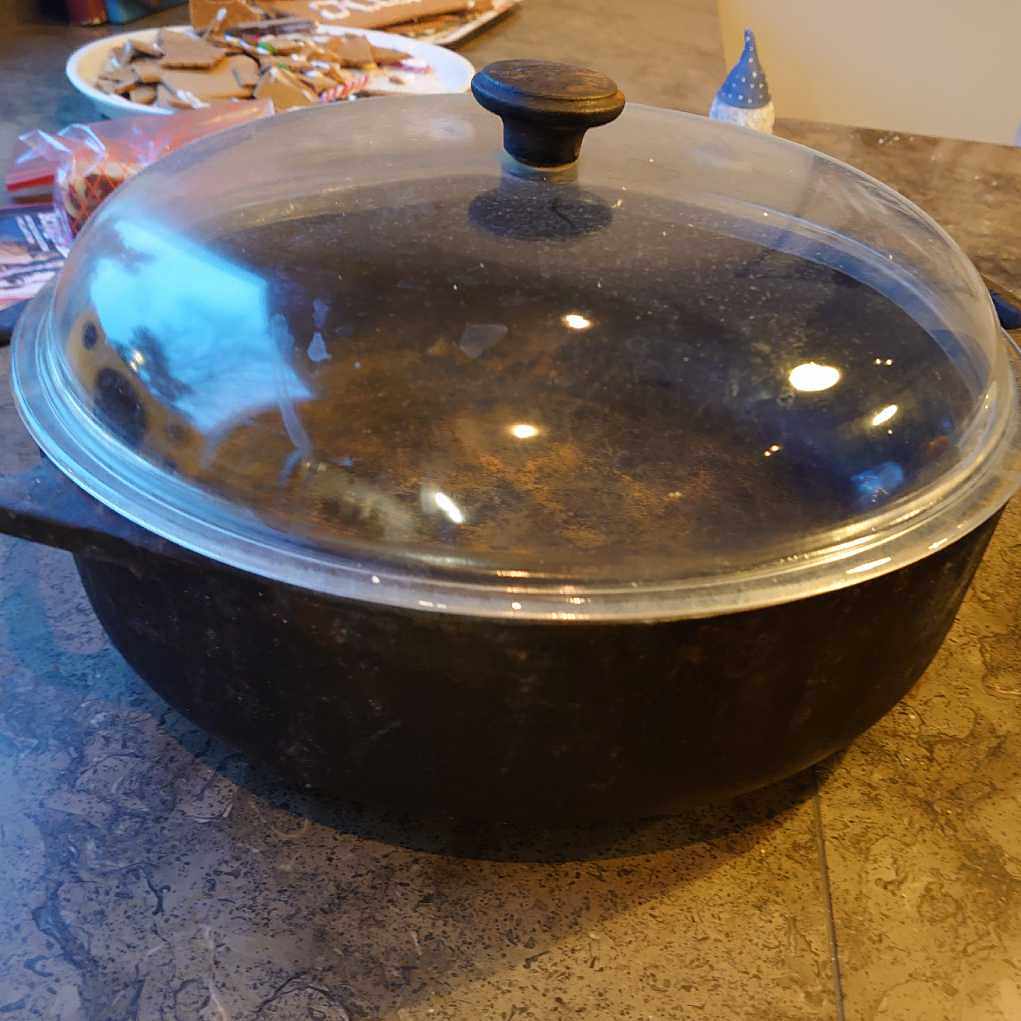 image of Hög med skräp samt gryta - Västra Frölunda