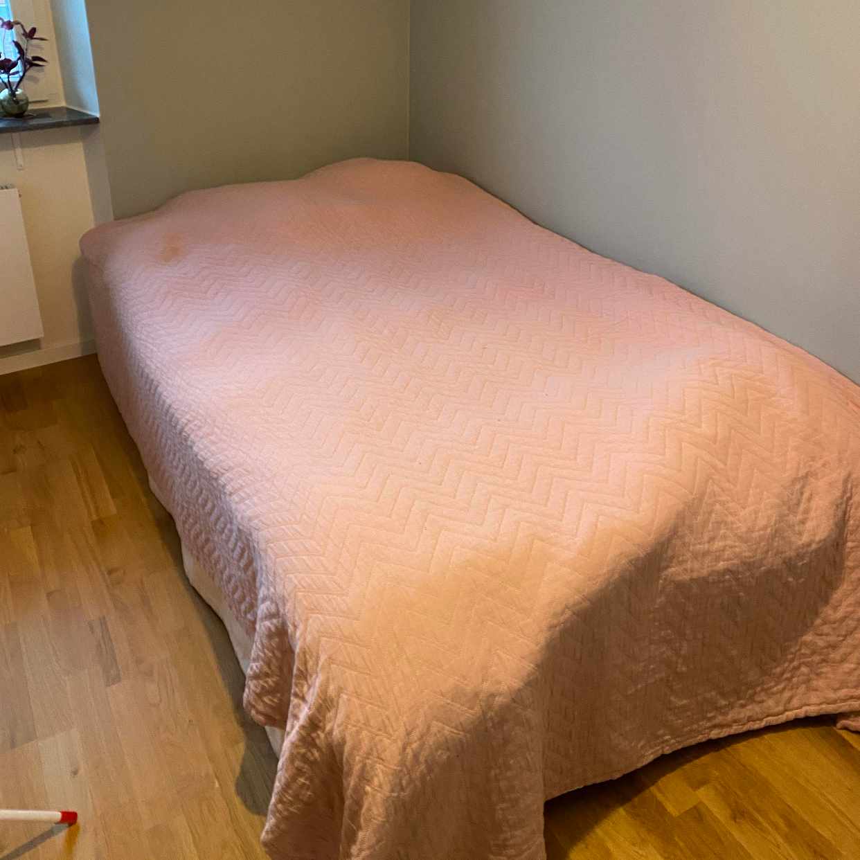 image of 120 säng ca 2 m lång - Stockholm
