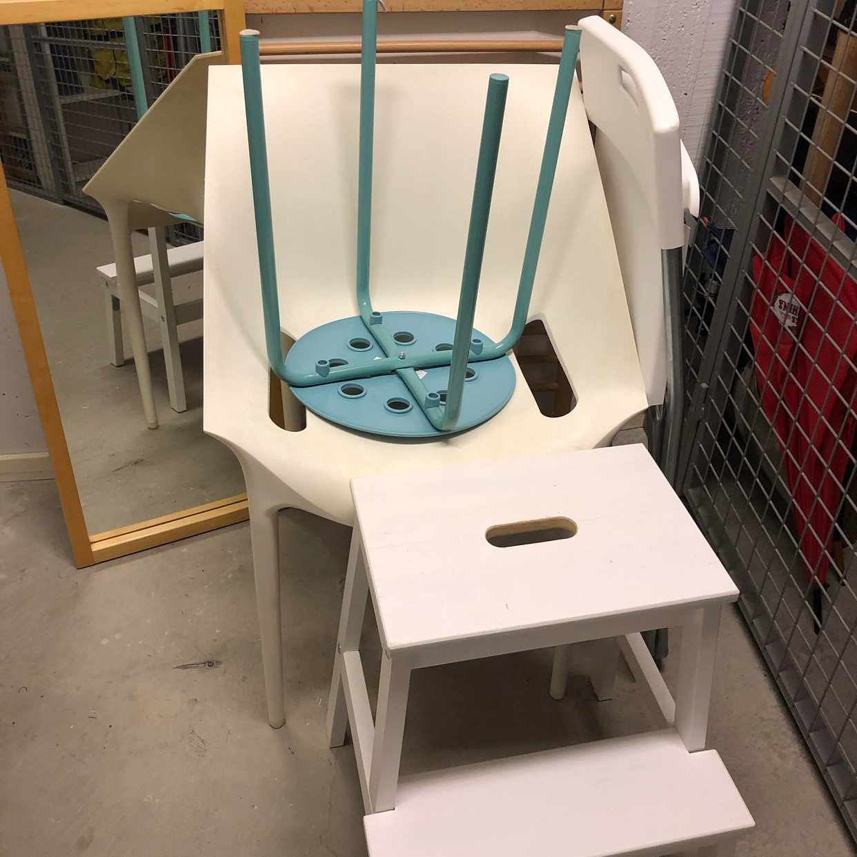 image of Stol/pallar/grind/spegel - Stockholm