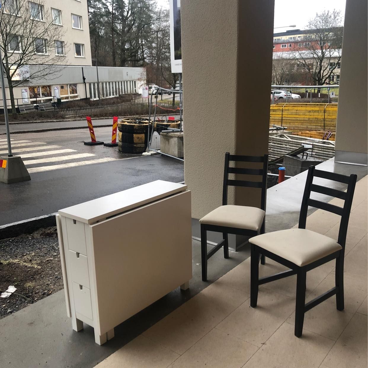 image of 2 stolar+ ett bord - Farsta
