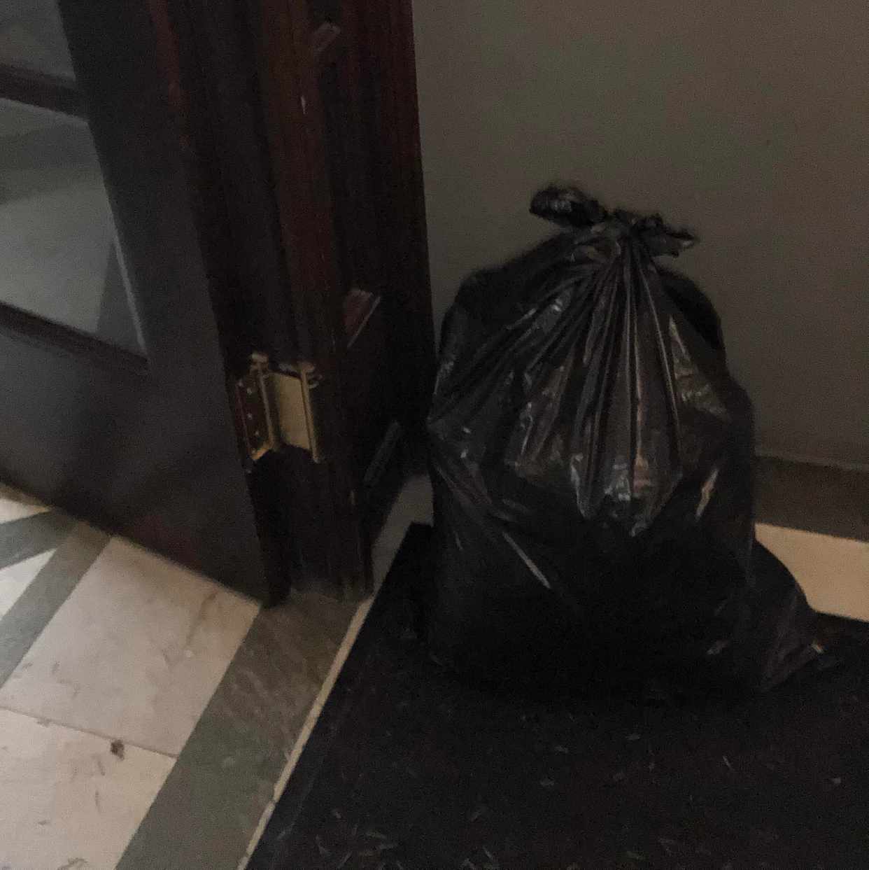 image of Hel kasse med fina kläder - Stockholm