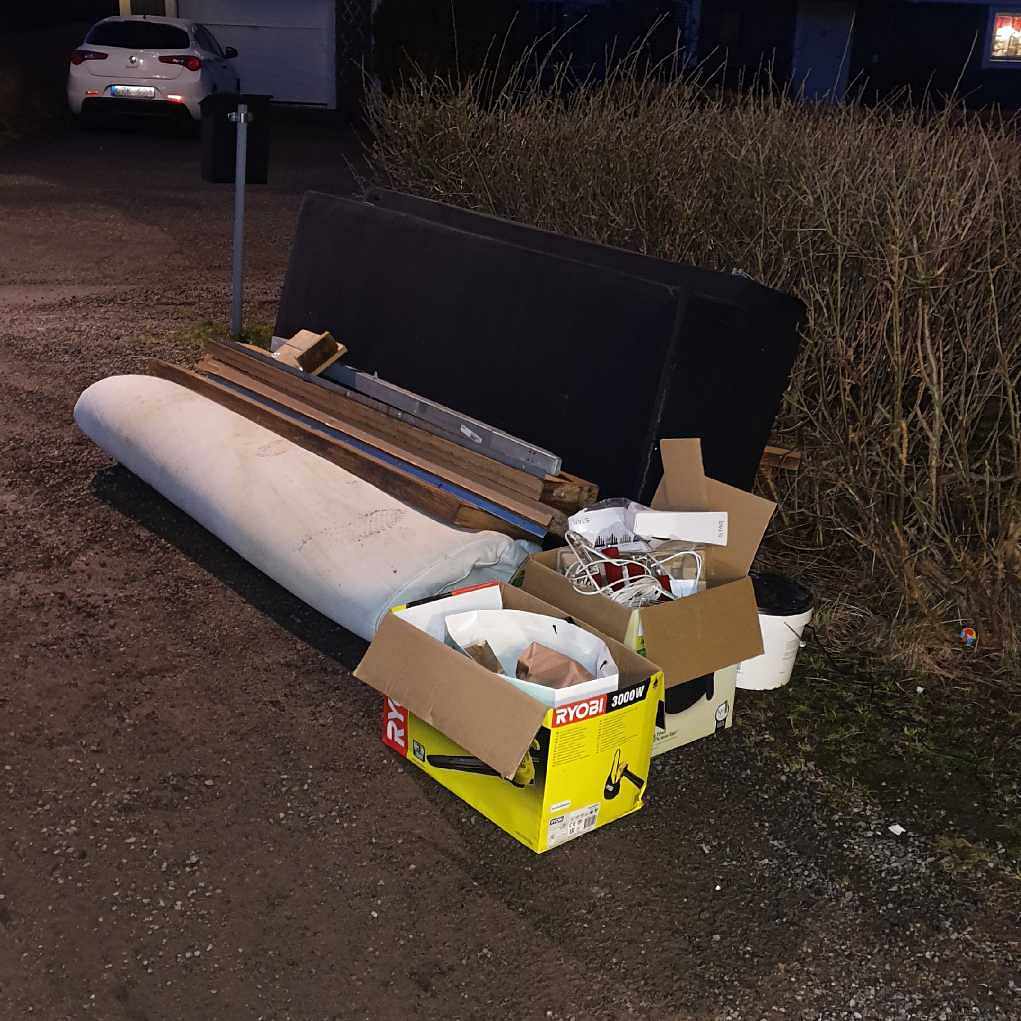 image of Gammal säng mm - Haninge