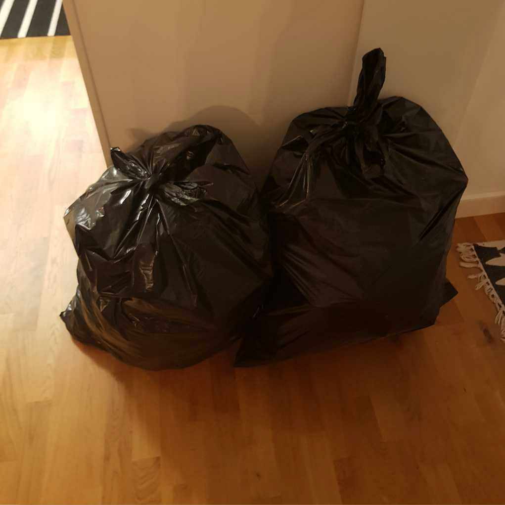 image of Sopsäckar och kartonger - Vällingby