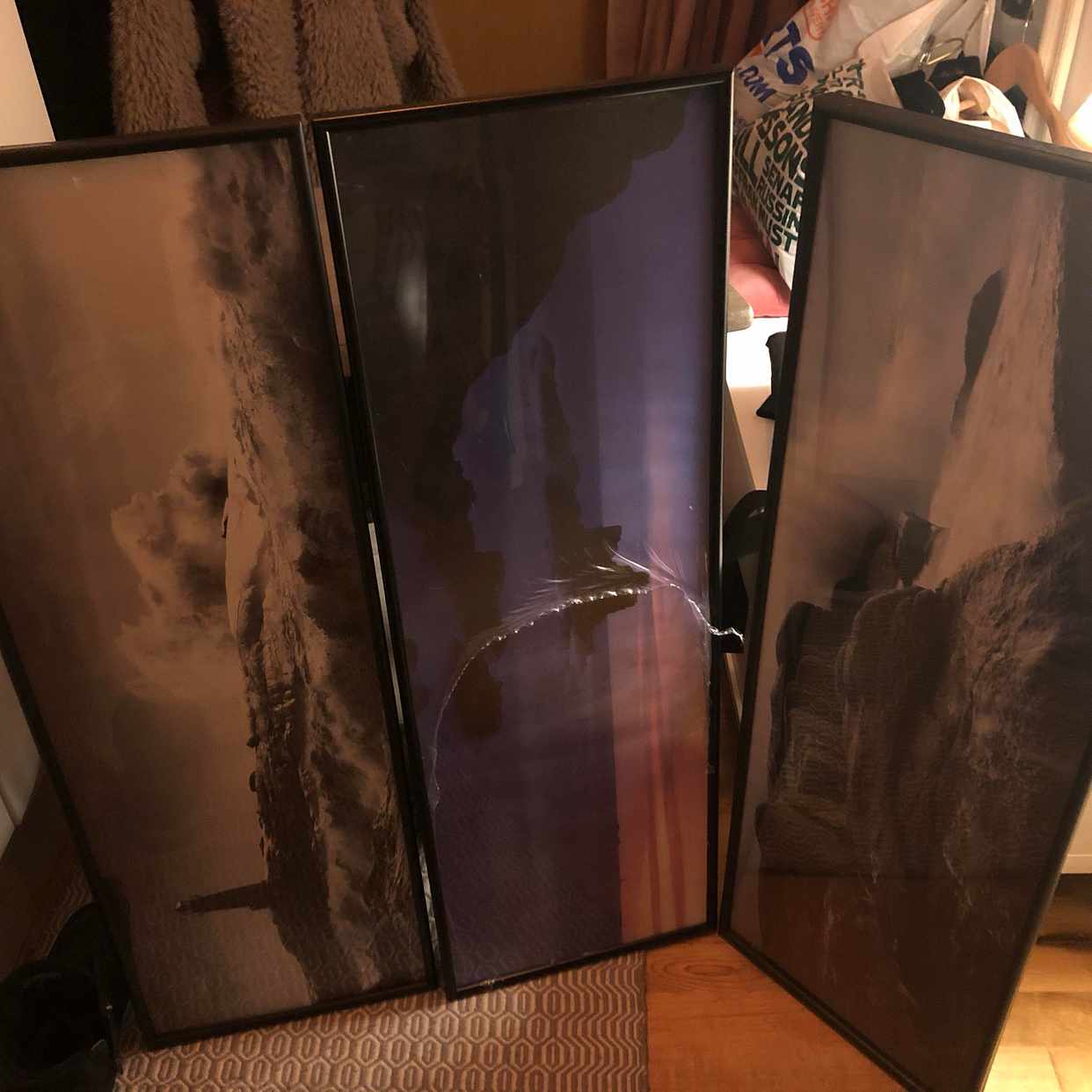 image of Litet bord & 3 Nya tavlor - Stockholms Stad