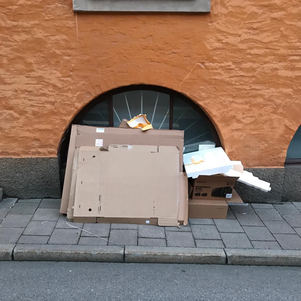 image of Kartonger till tippen - Stockholm