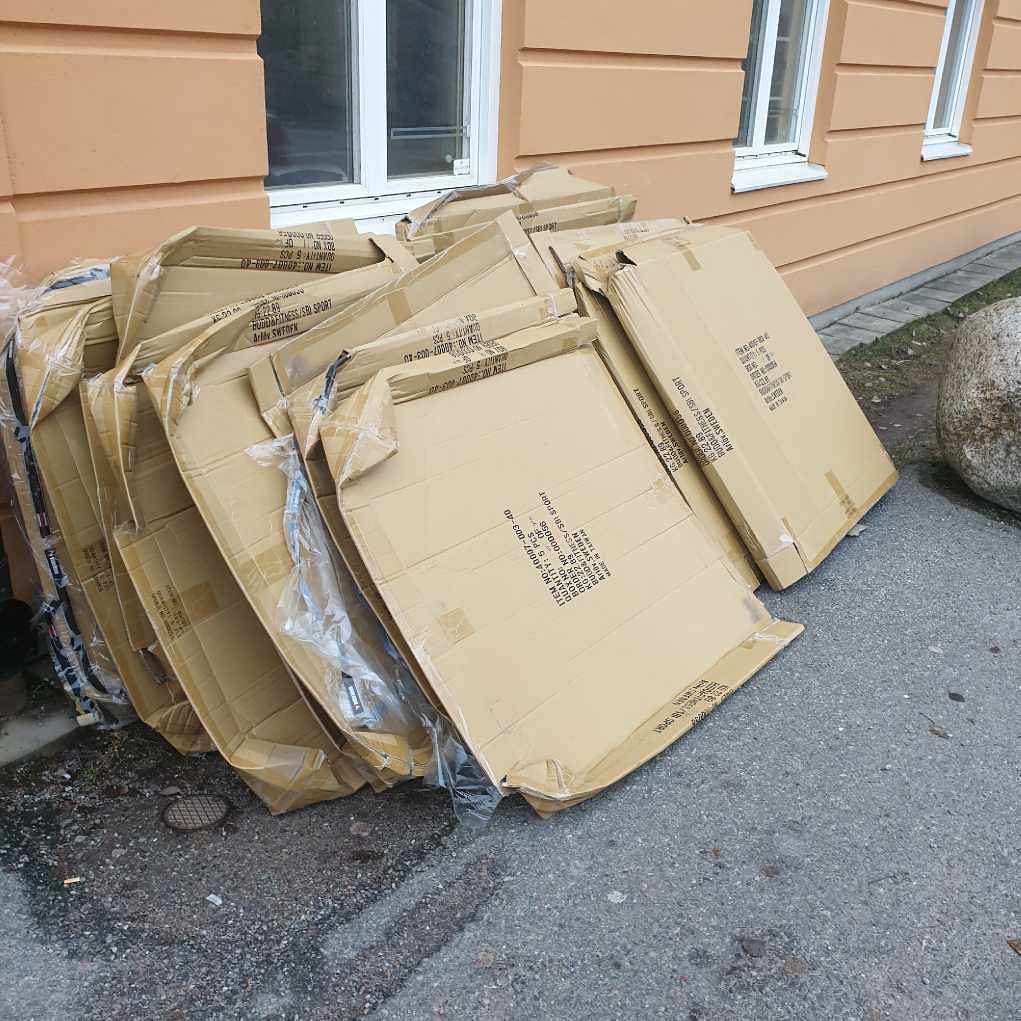 image of Kartonger och lite skräp - Tullinge