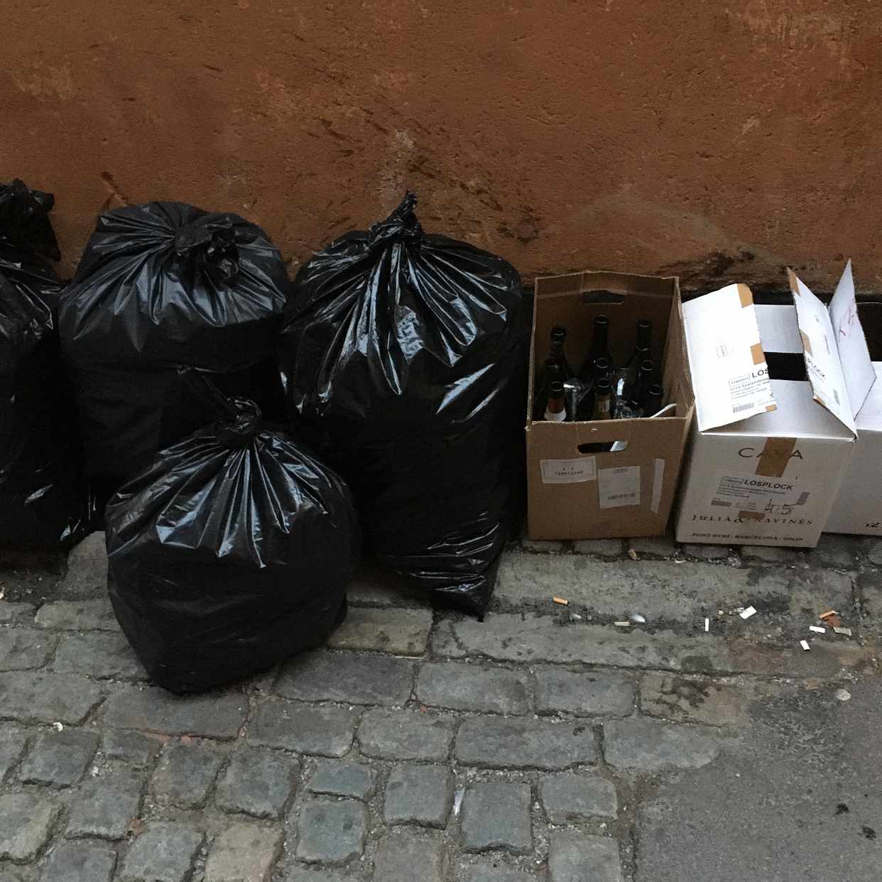 image of Garbage after the party - Stockholm