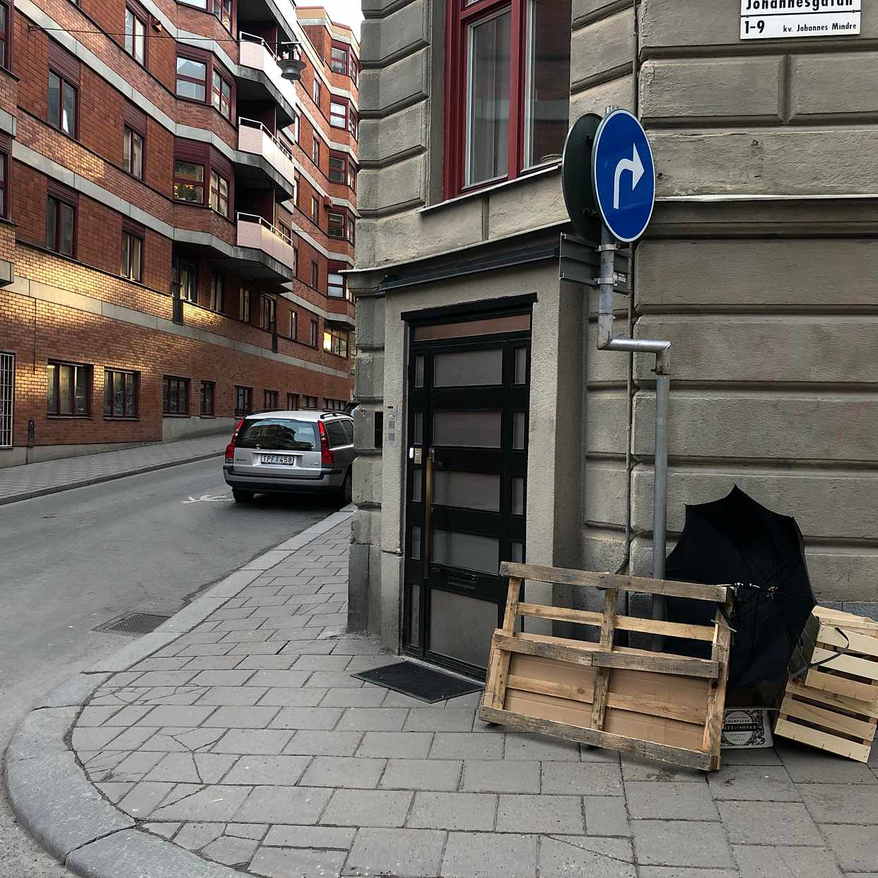 image of 1 lastpall och lite bråte - Stockholms Stad