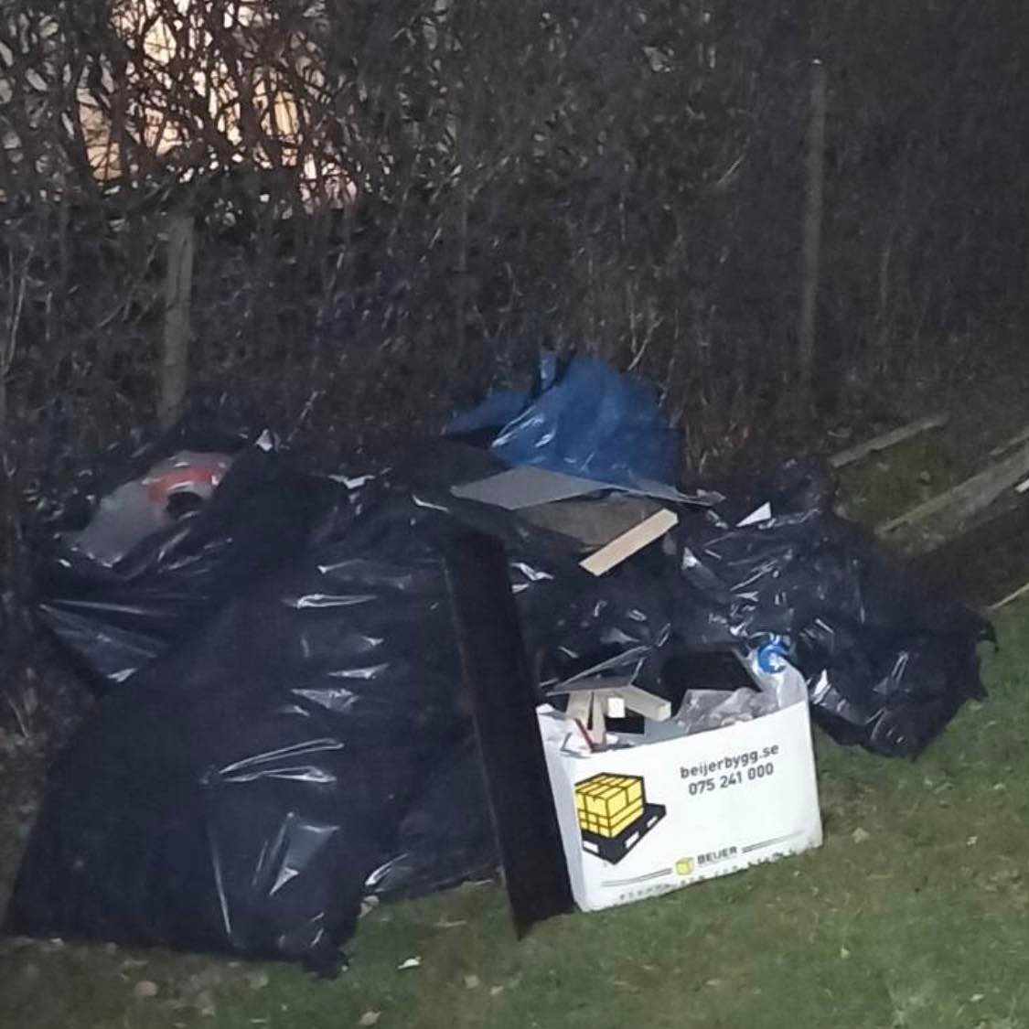image of Byggskräp till tippen - Sollentuna