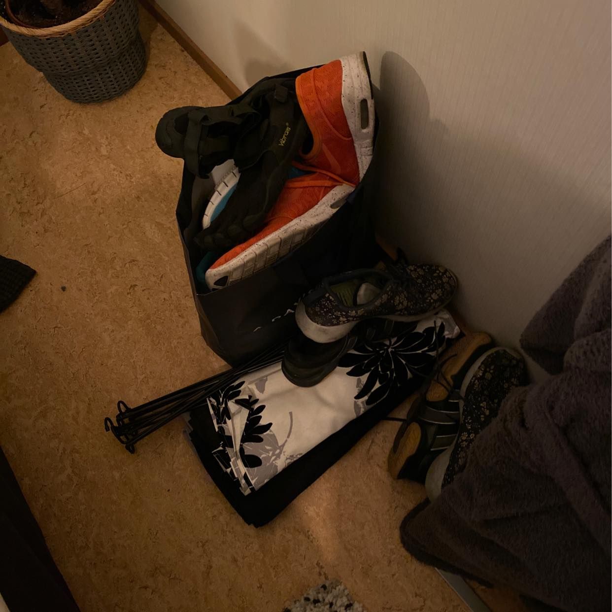 image of Täcken och kläder bla. - Vällingby