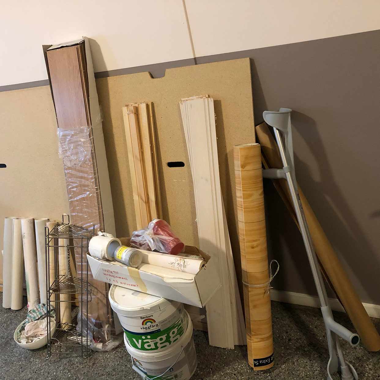 image of Old furniture,washing mac - Spånga