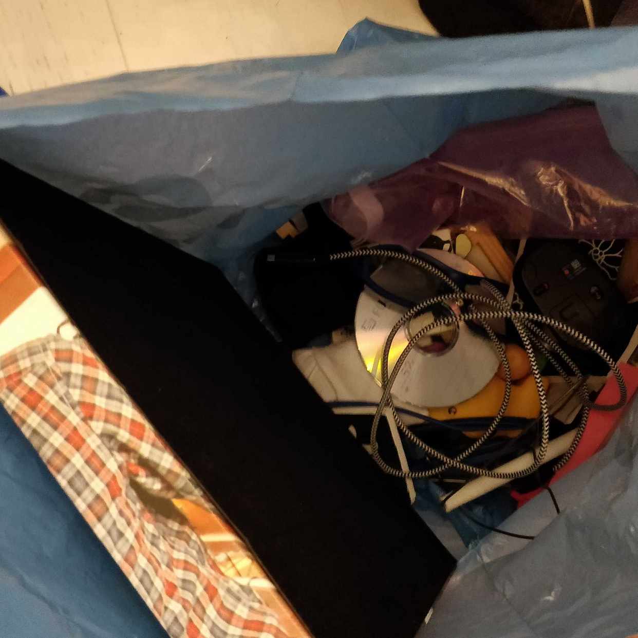image of Grovsop, recycling items - Solna