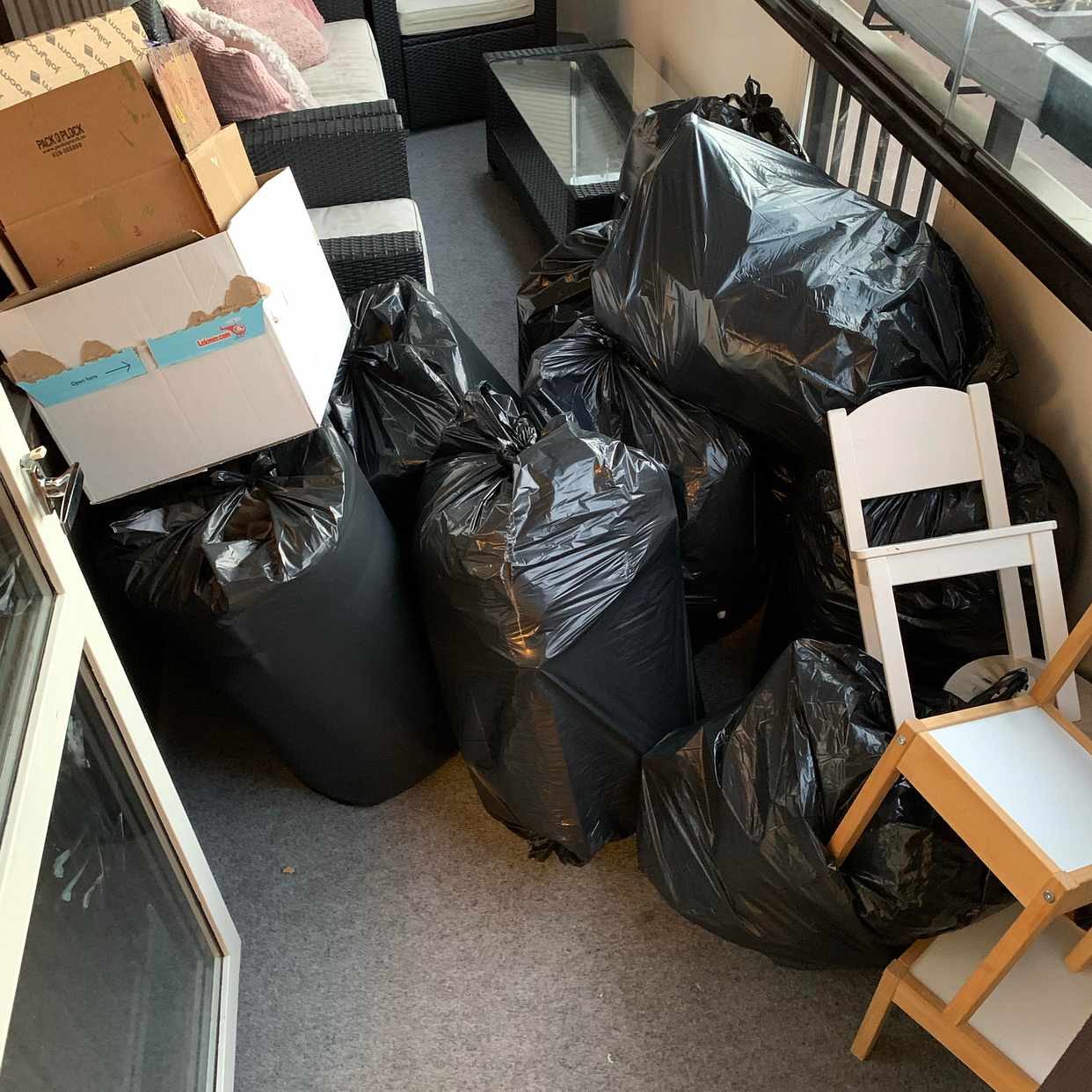 image of 12 sopsäckar 3 små stolar - Stockholm