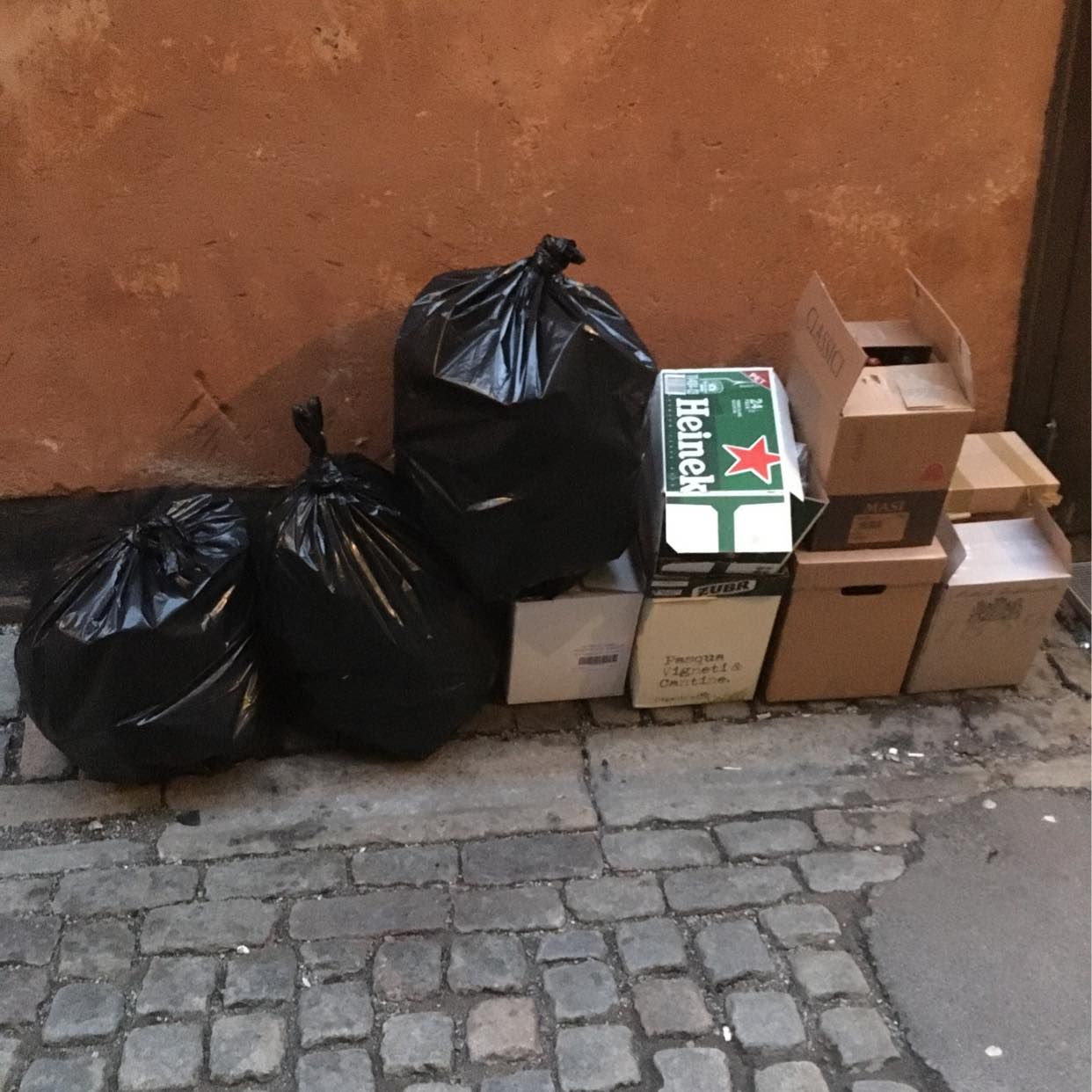 image of Garbage after the party - Stockholm