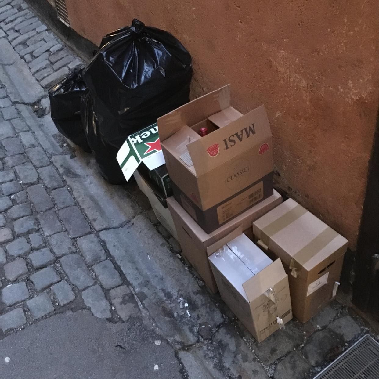 image of Garbage after the party - Stockholm
