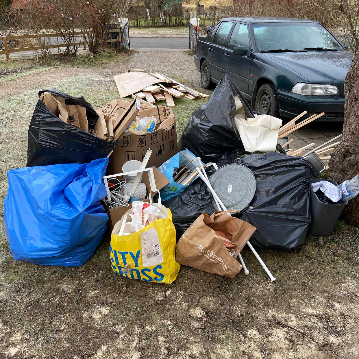 image of Virke och garage-rensning - Älvsjö