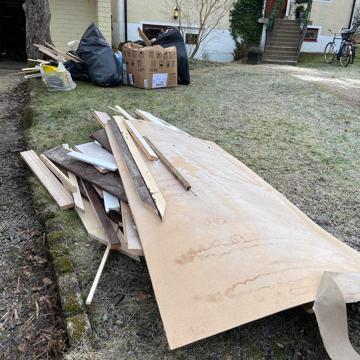 image of Virke och garage-rensning - Älvsjö