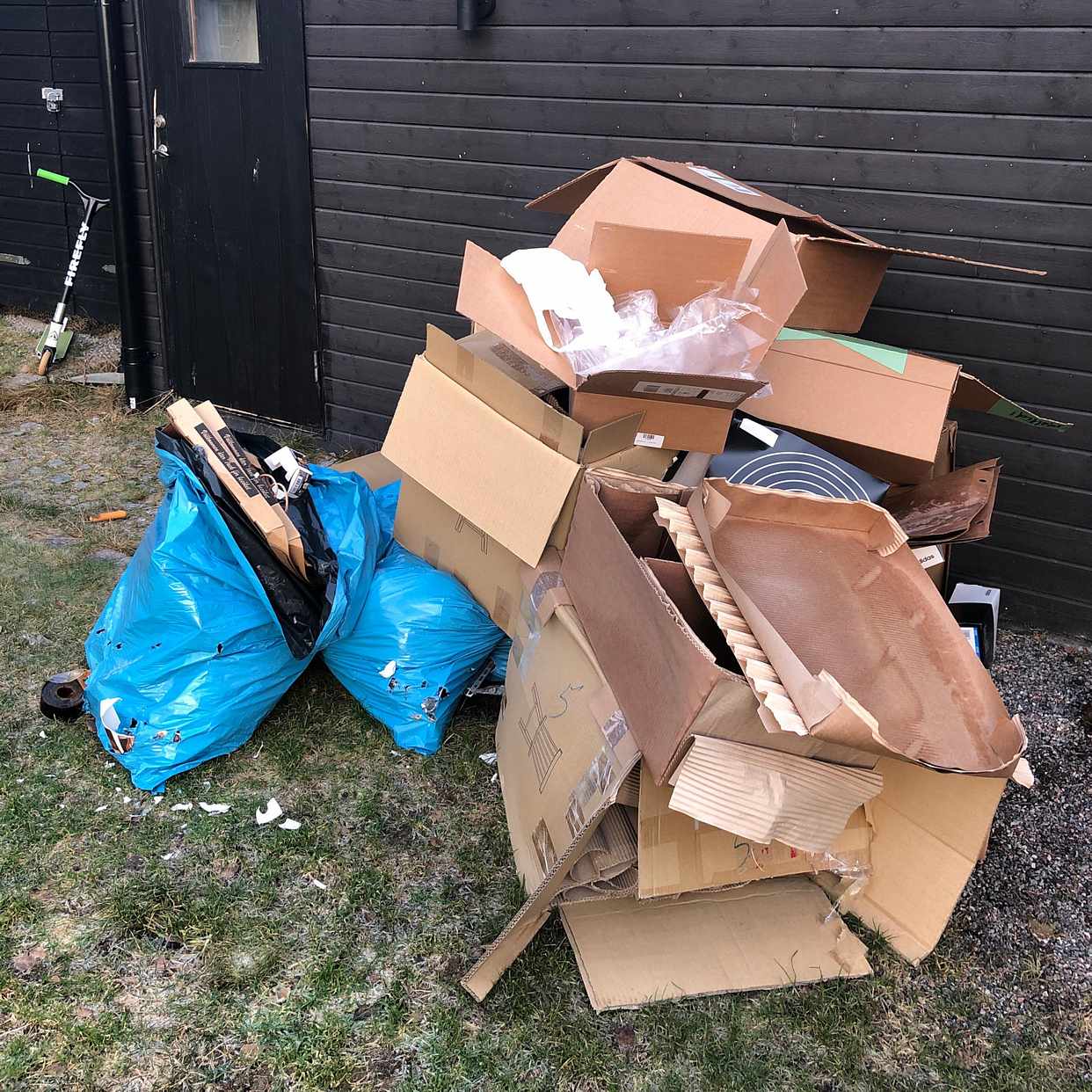image of Diverse skräp - Täby