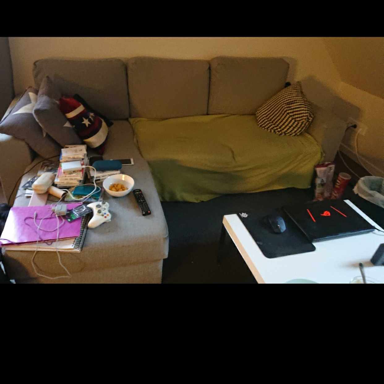 image of Soffa, soffbord och säng - Malmö