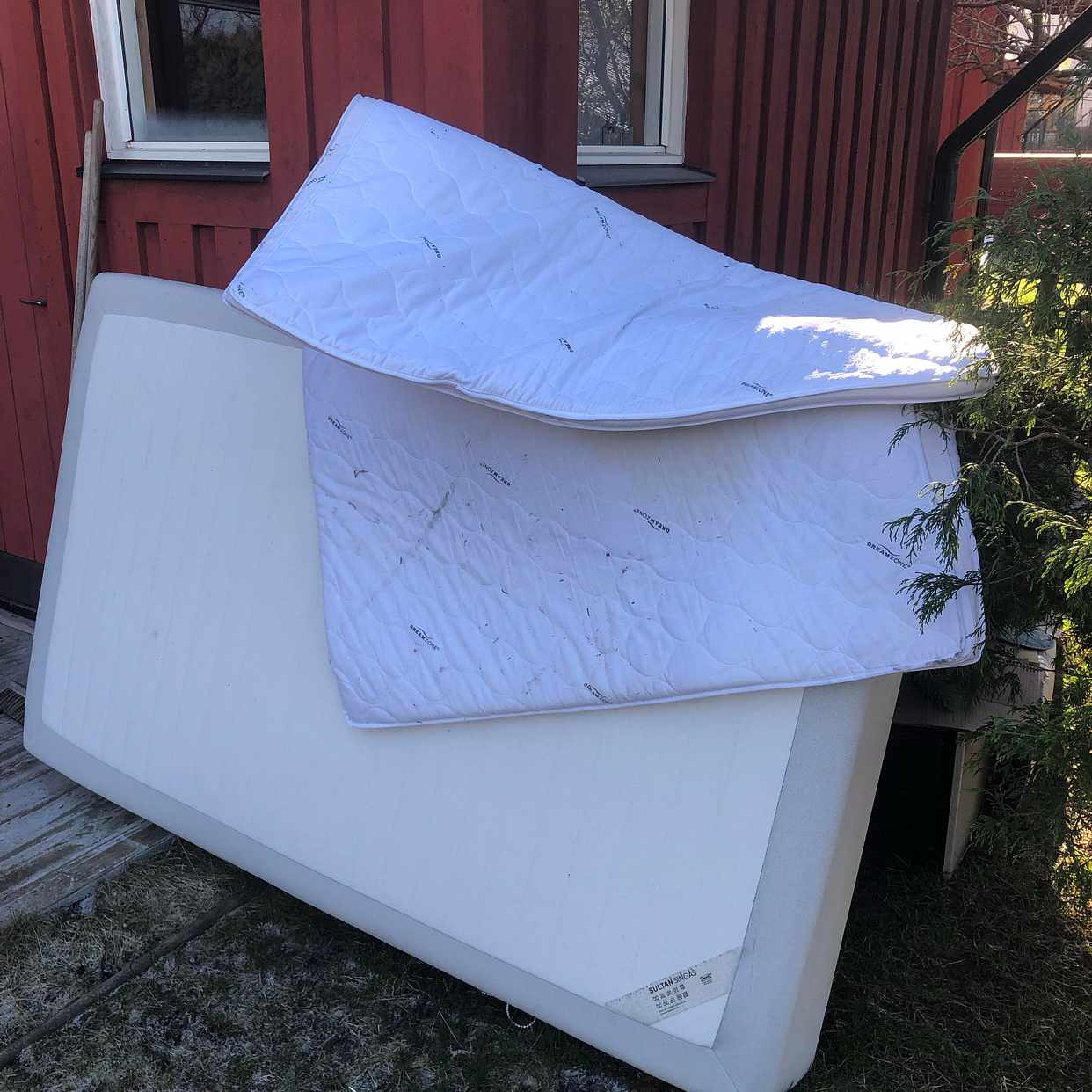 image of Möbler, julgran, cykel. - Vallentuna