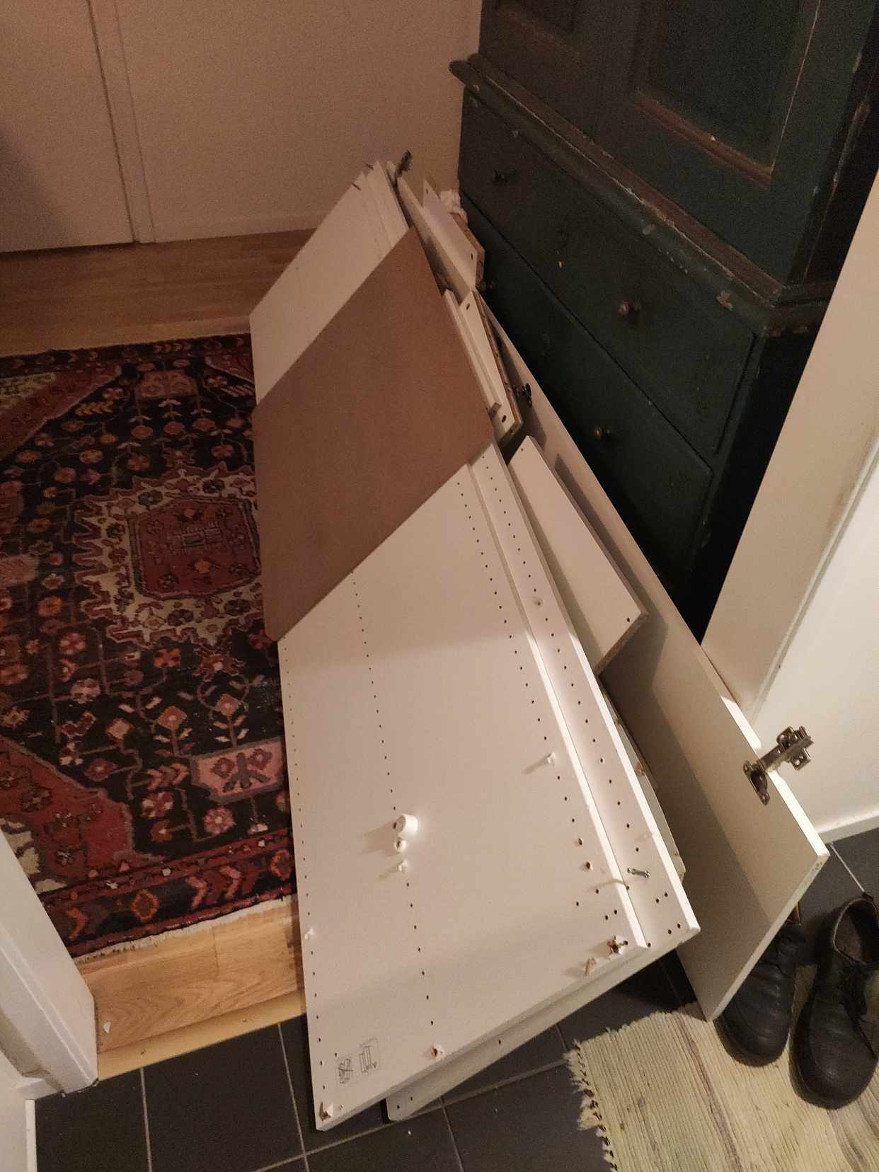 image of 2 Resårmadrasser o hyllor - Stockholm