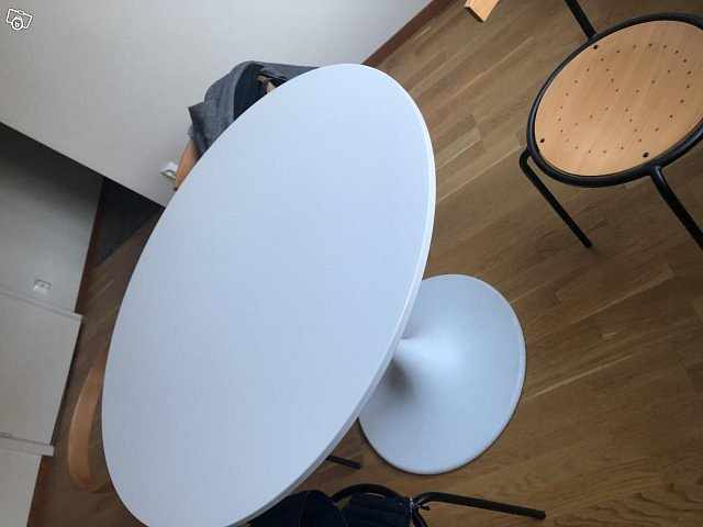 image of Docksta matbord - 