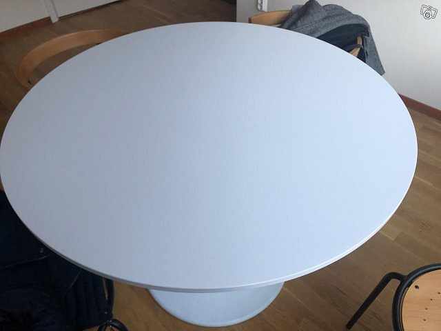 image of Docksta matbord - 
