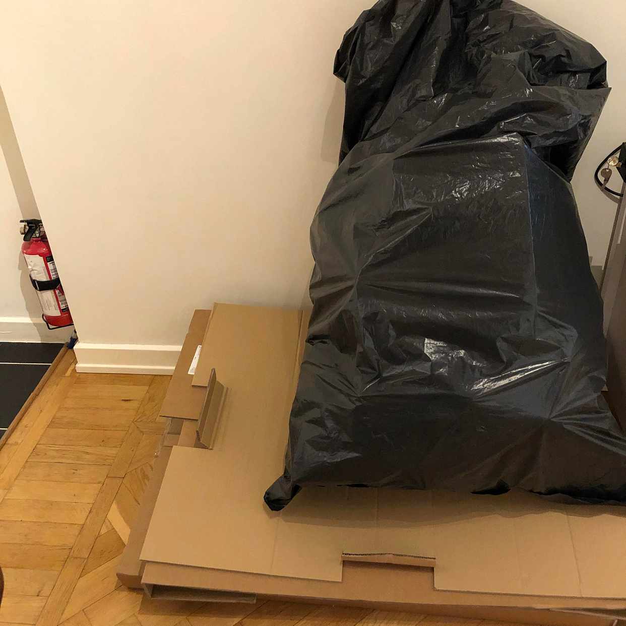 image of Kartonger + plastsäck - Stockholm