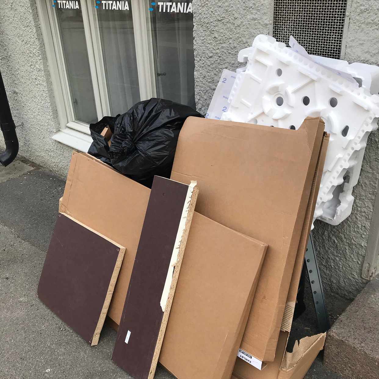 image of Diverse skräp - Stockholms Stad