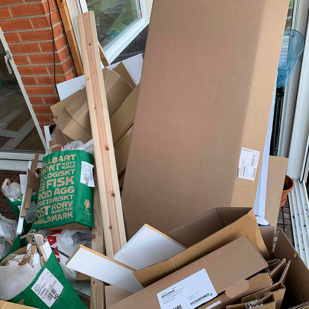 image of Skräp efter renovering - Bunkeflostrand