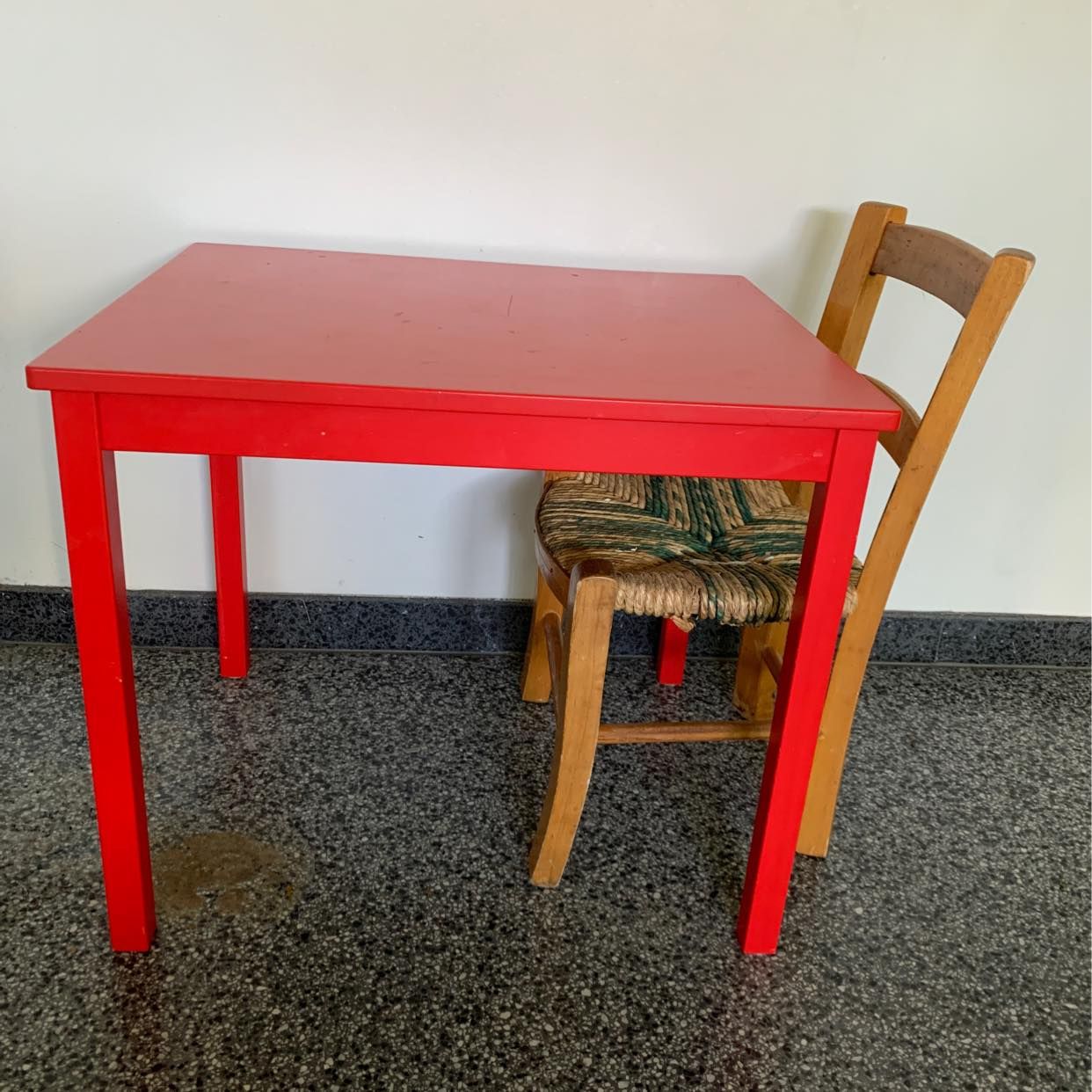 image of Ikea barnbord med en stol - Stockholms Stad