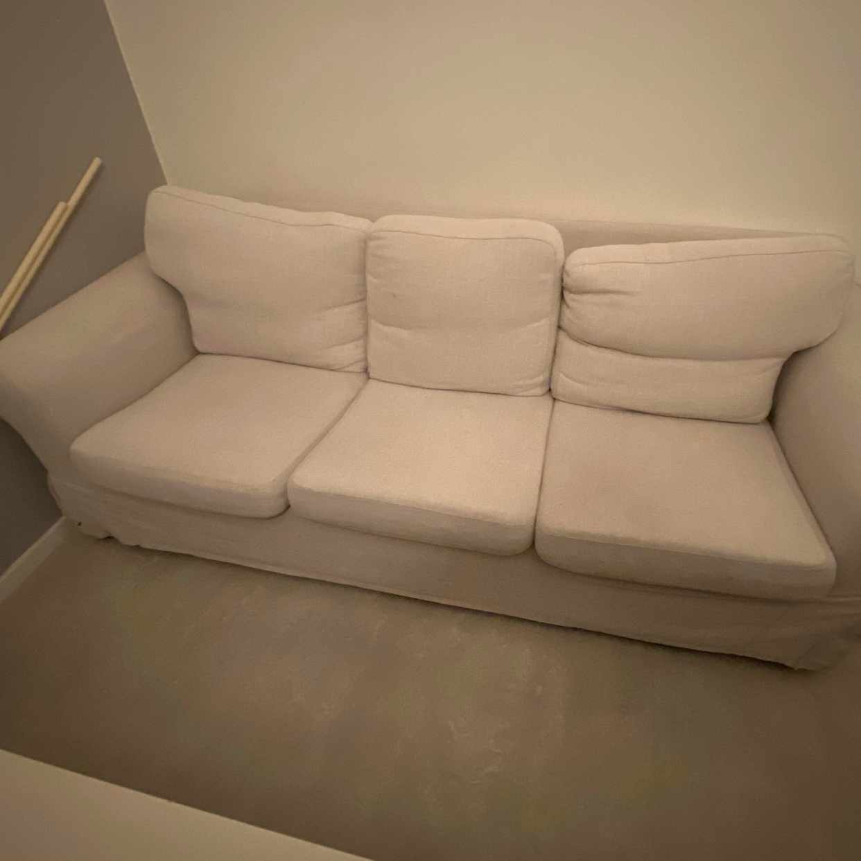 image of En 3sits soffa och säng - Stockholm