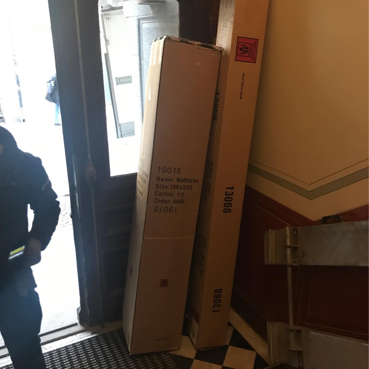 image of Säng i kartonger - 