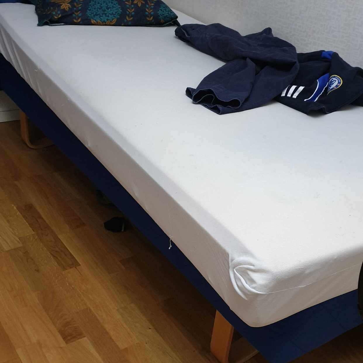image of Två sängar/ en skrivbord - Uppsala