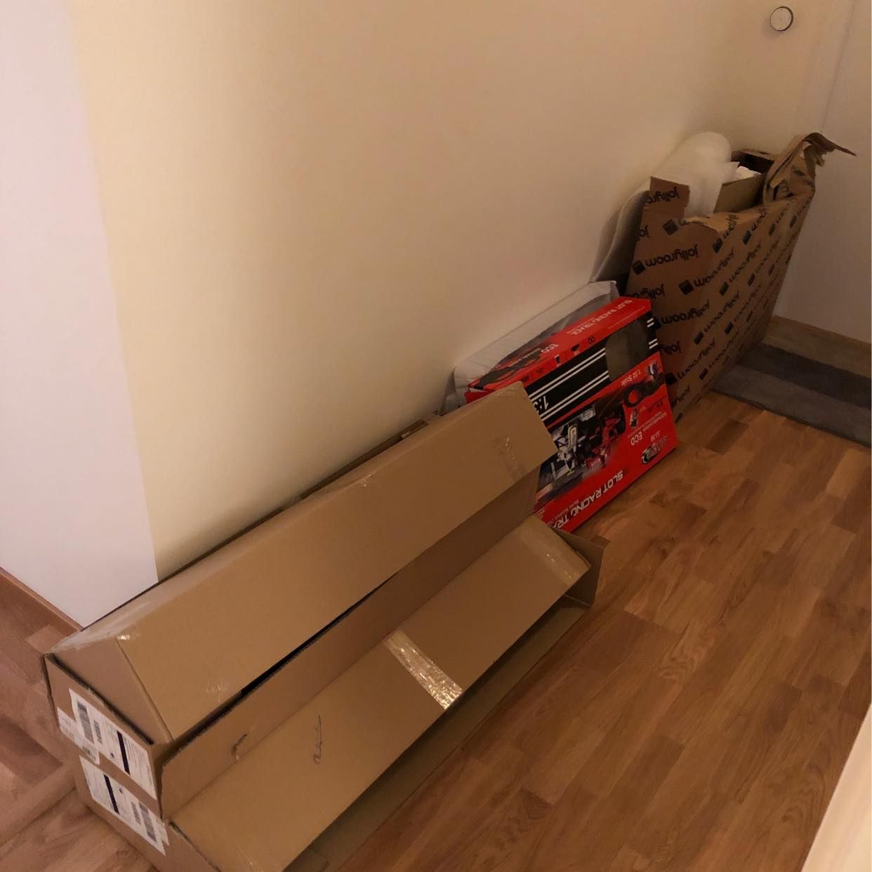 image of Bookshelf + empty cartons - Stockholm