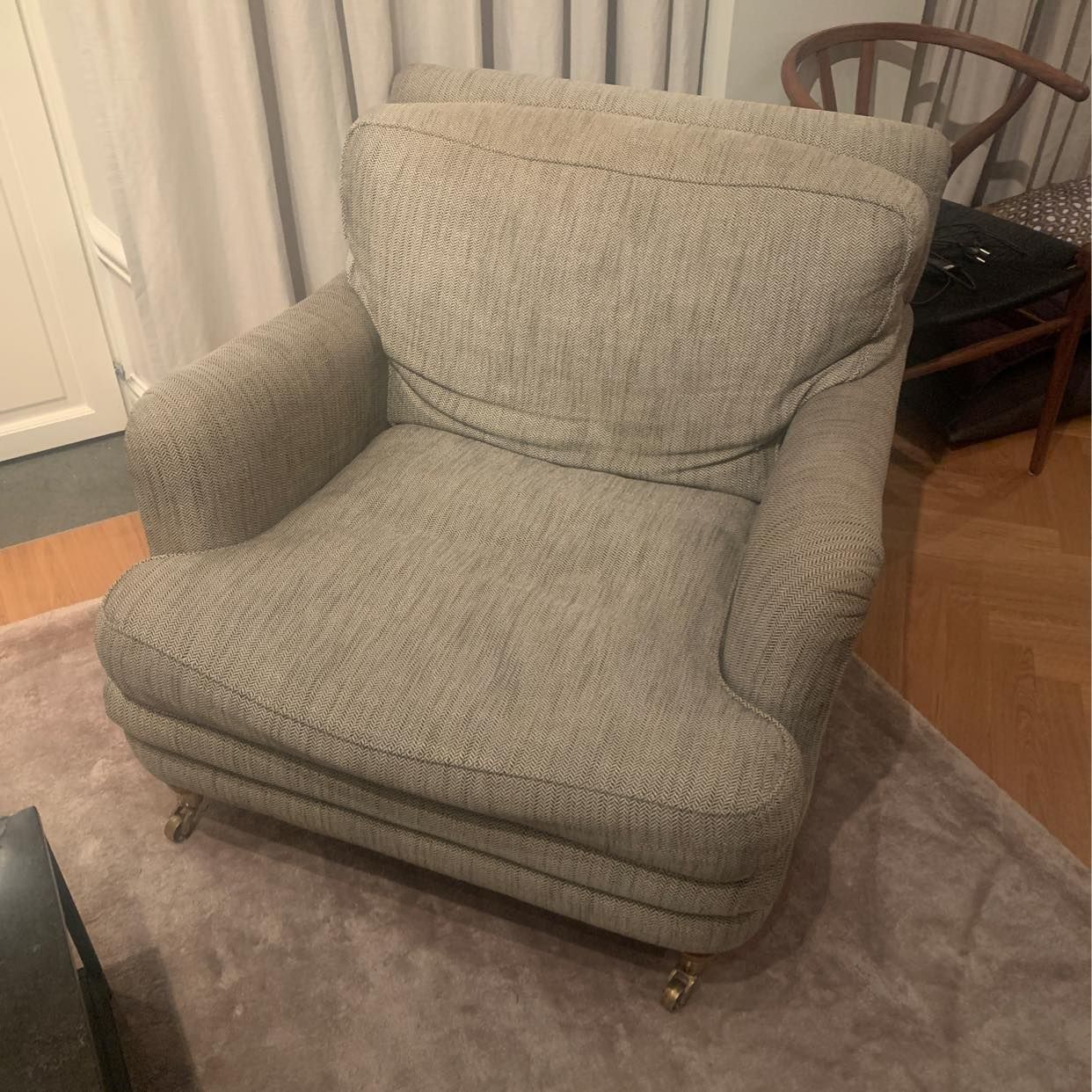 image of En fåtölj och en pall - 