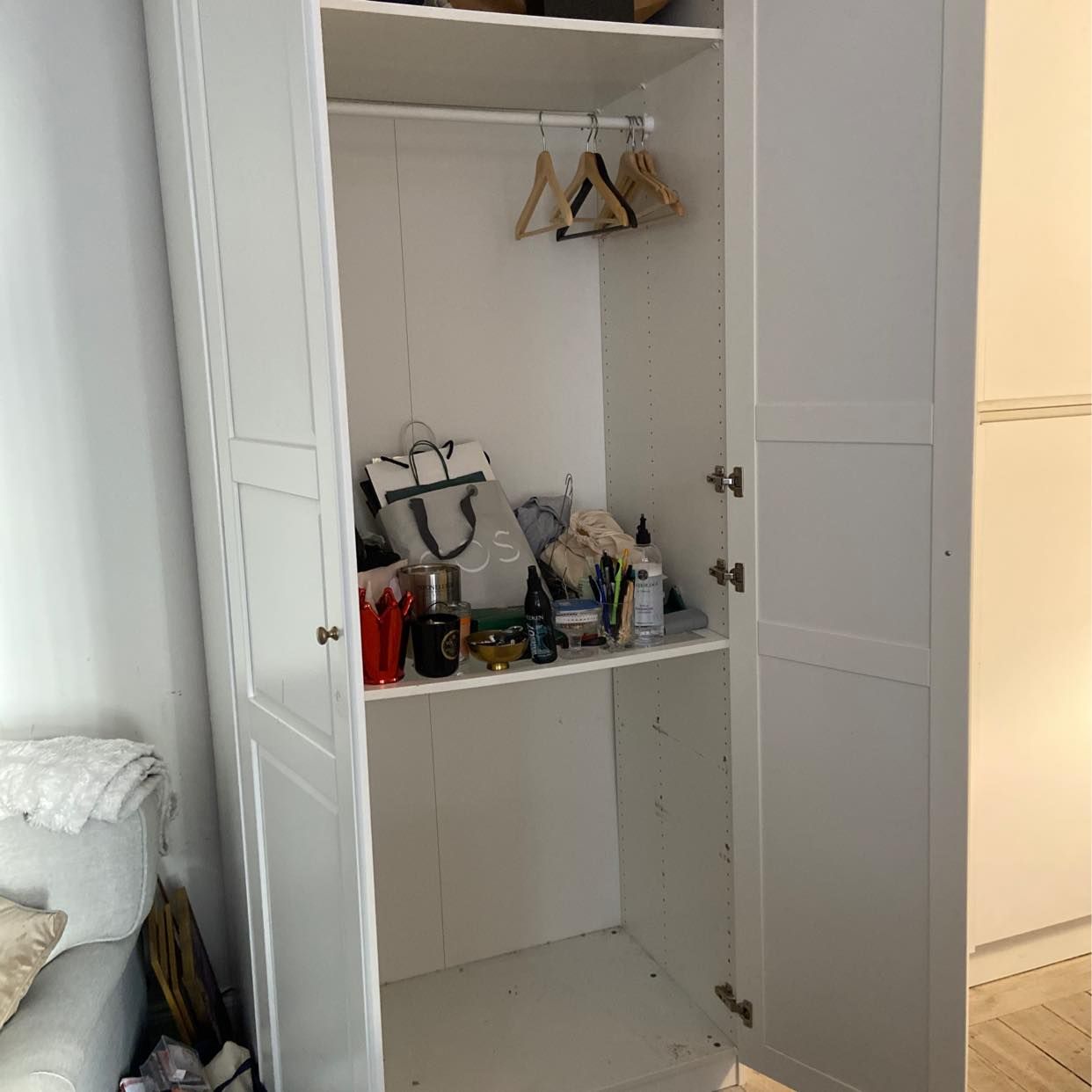 image of En garderob från Ikea - Stockholms Stad